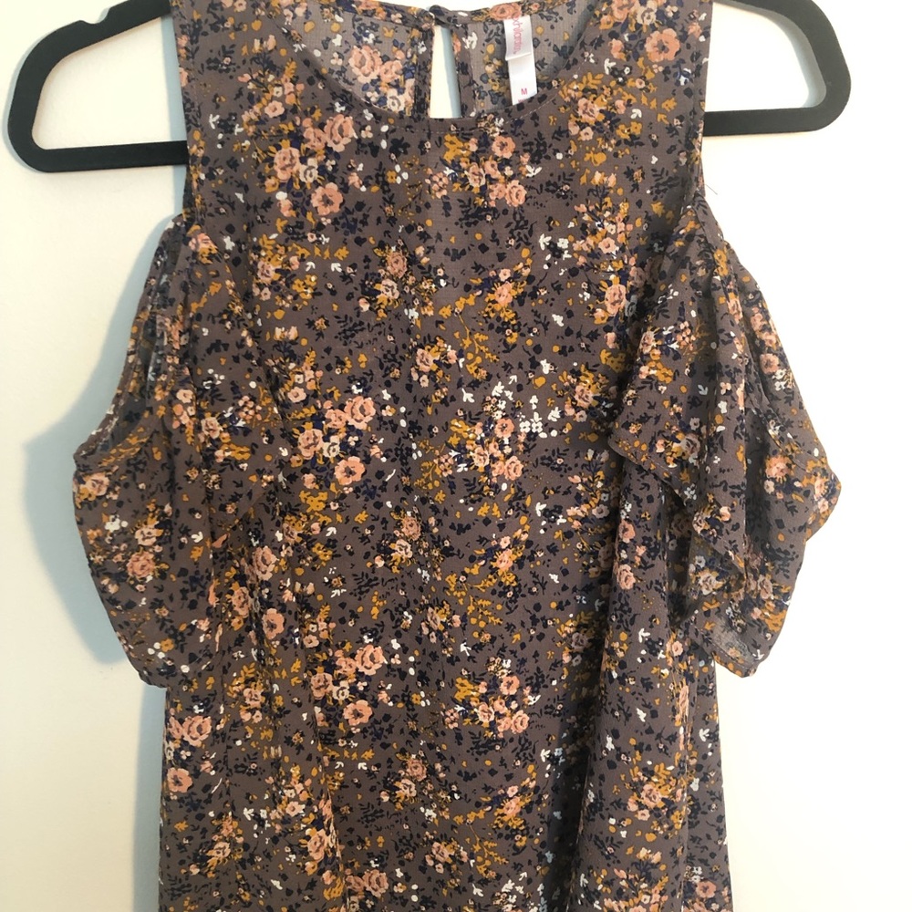 Floral Peek-a-Boo shoulder top.